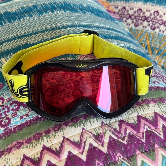 Bollé Yellow and Red Ski Goggles Kid/Youth - Picture 1 of 3